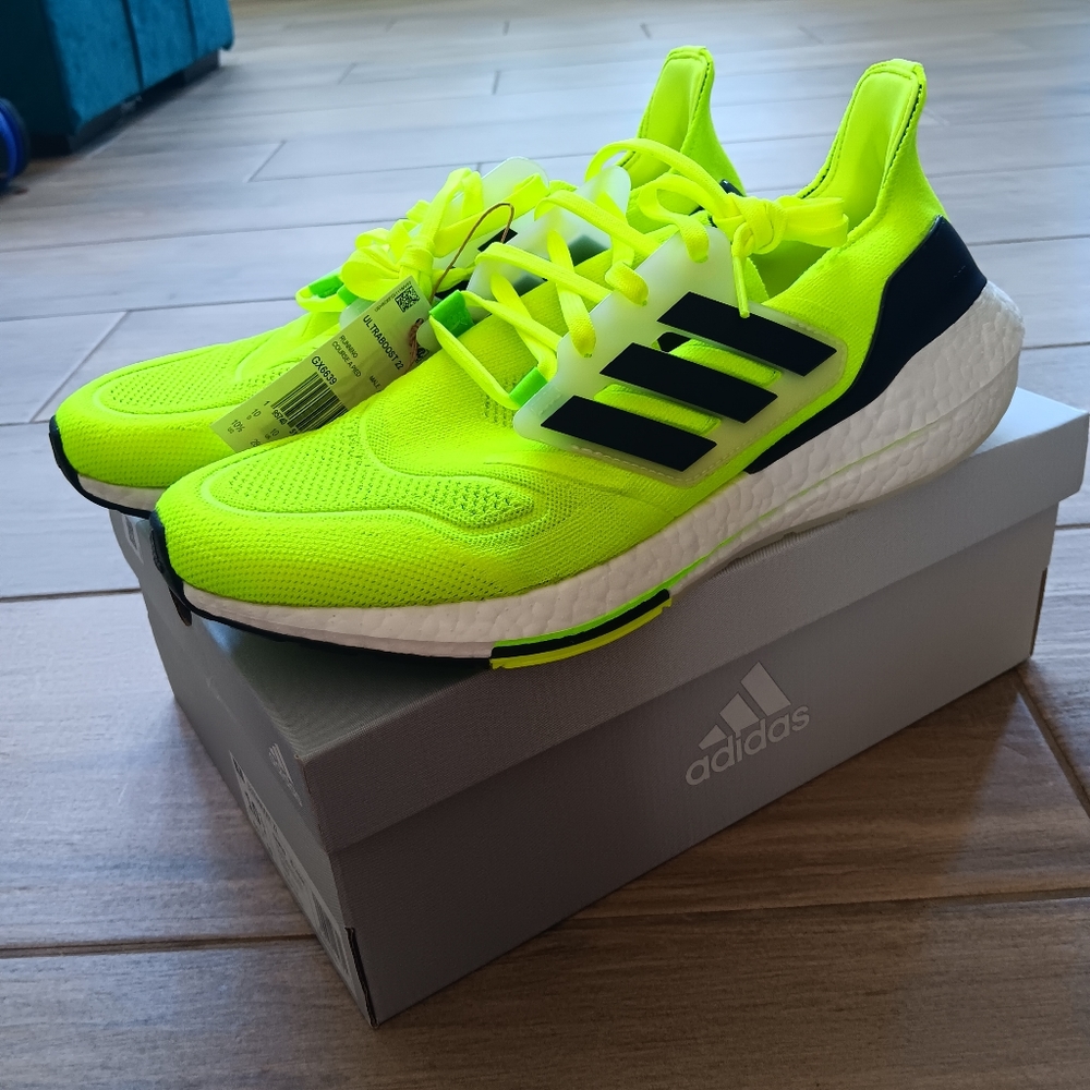 ULTRABOOST 22